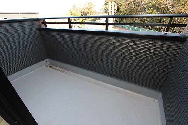 東側バルコニー