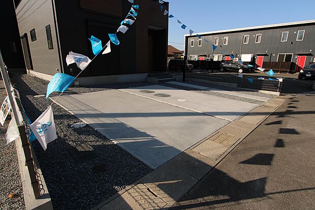 駐車場並列3台可能です♪