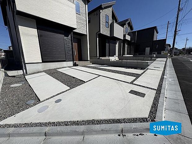 並列2台駐車可能です◎（車種によります）