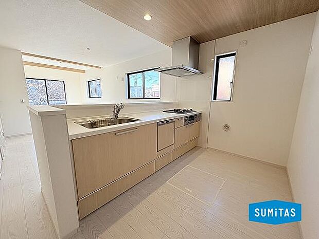 床下収納など収納豊富なキッチン♪