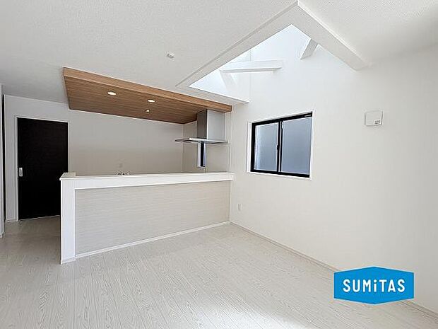 対面式キッチンでお子様の様子が見られて安心◎