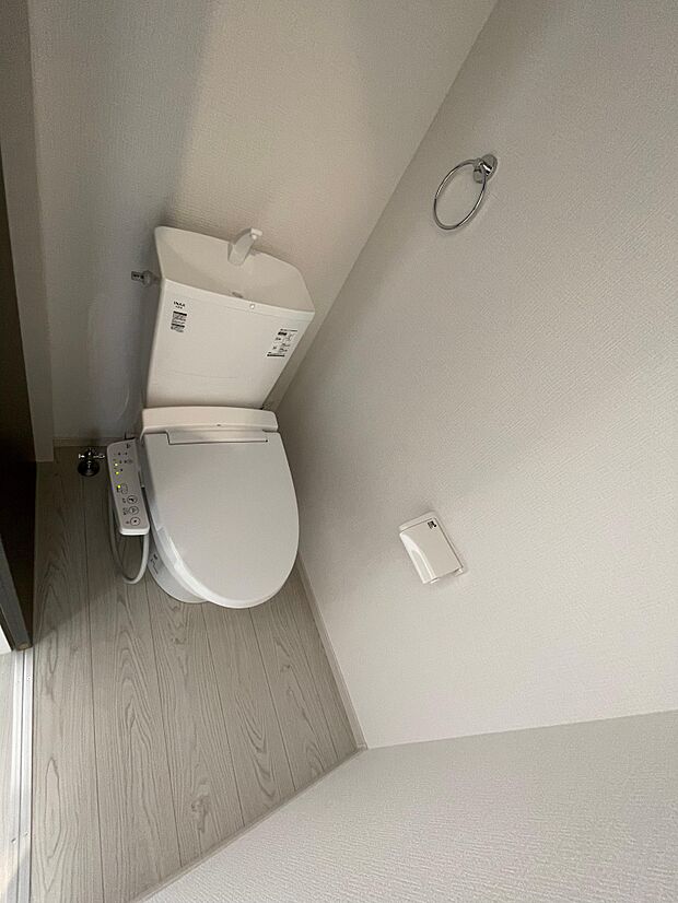 トイレはウォシュレット機能付き♪