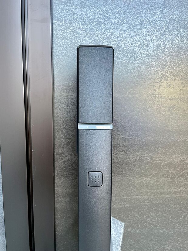 設定でオートロックもできる電子キー♪かざすだけで開閉ができてとっても楽々♪