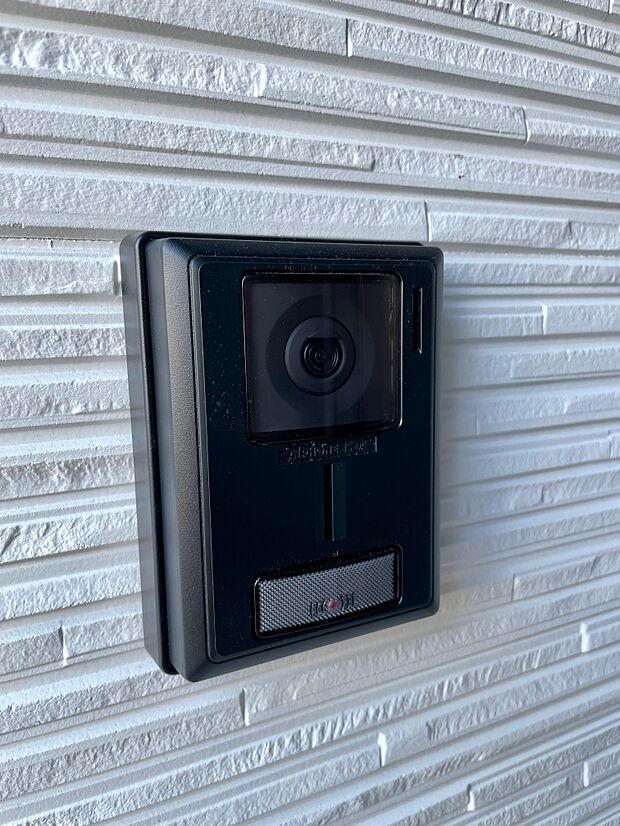 カメラ付きインターホン♪夜はLEDライトが点くのでお顔もはっきりと分かります。防犯も安心です。