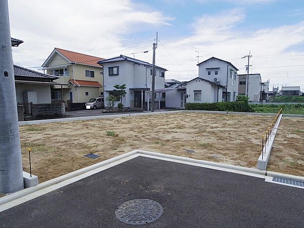 閑静な住宅街です♪周りに高い建物が圧迫感なく過ごせそうです♪
