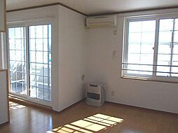 ソレアード・ヒル 201 2階2LDKのリビング/ダイニング