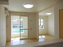 メゾンガーデンI 203 2階1LDKのリビング/ダイニング