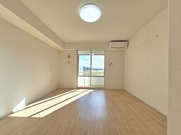 メゾン・ド・ルピナス　I 102 1階ワンルームのリビング/ダイニング