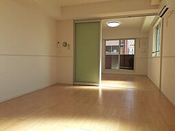 イーストヒルズIII 206 2階1LDKのリビング/ダイニング