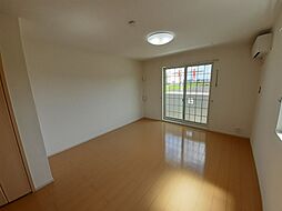 メゾン　ソレイユ 102 1階ワンルームのリビング/ダイニング