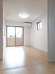 レイモンドジャルダン 101 1階1LDKのリビング/ダイニング