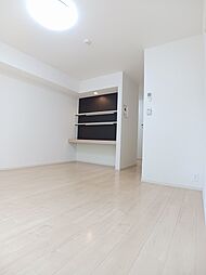 ソレイュ・メゾンII 102 1階ワンルームのリビング/ダイニング