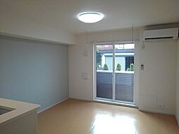 サニー・ファインII 102 1階1Kのリビング/ダイニング