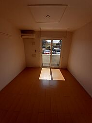 リュブミラーカ　III 101 1階2DKのリビング/ダイニング