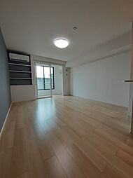 ソレッジャート　ヴィラ 103 1階ワンルームのリビング/ダイニング