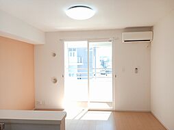 シャインパーク 203 2階1LDKのリビング/ダイニング