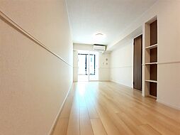 パール・シュロス 104 1階1LDKのリビング/ダイニング