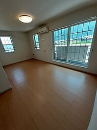 ウージーII 201 2階1LDKのリビング/ダイニング