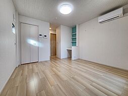 メゾン　ロマラン 101 1階ワンルームのリビング/ダイニング