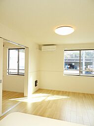 ドエル　Ｆ・Ｔ・Ｋ　Ｖ番館 201 2階1LDKのリビング/ダイニング