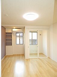 ハイ　ロザーナ　ファミリア 104 1階ワンルームのリビング/ダイニング