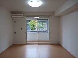 アルバ−ダ 103 1階ワンルームのリビング/ダイニング