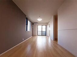 ディライト 101 1階2LDKのリビング/ダイニング