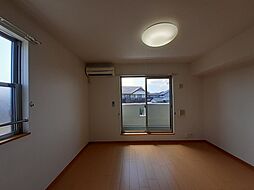 ミューセブン 201 2階1LDKのリビング/ダイニング