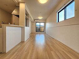 ホーク・ＦＴI 201 2階2LDKのリビング/ダイニング