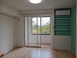 エバーグリーン松岡 102 1階ワンルームのリビング/ダイニング