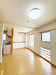 プリムローズ 204 2階1LDKのリビング/ダイニング