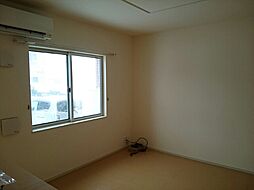 イナリ・シュロスＡ 101 1階1LDKのリビング/ダイニング