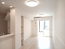 シャイン 102 1階1LDKのリビング/ダイニング