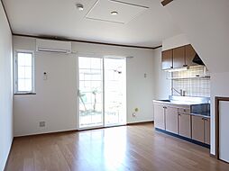 ボンレーブII 104 1階2DKのリビング/ダイニング