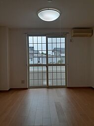 グロ−イング・アップI 101 1階2DKのリビング/ダイニング