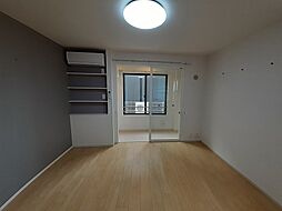 ビジュー・ドゥ・ヴェール 106 1階ワンルームのリビング/ダイニング