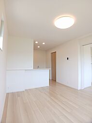 メゾン・ド・プレジールIIＢ 204 2階1LDKのリビング/ダイニング