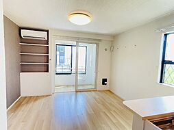 ウィンズ・ウエスト　II 106 1階ワンルームのリビング/ダイニング