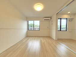 シャトー楓 204 2階1LDKのリビング/ダイニング