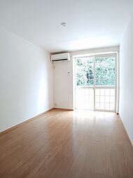 シャングリラＥ 103 1階2DKのリビング/ダイニング