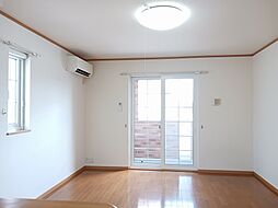 ゼファーIV 101 1階ワンルームのリビング/ダイニング