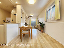 アベリア・ルル　II 201 2階2LDKのリビング/ダイニング