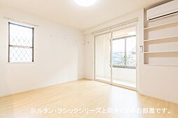 ソレアード　Ａ 101 1階ワンルームのリビング/ダイニング