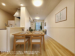 ラフィネIII 102 1階1LDKのリビング/ダイニング