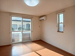 フラワーガ−デン 105 1階ワンルームのリビング/ダイニング