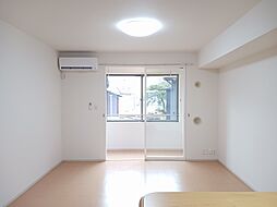 ボンヌ・シャンス 104 1階ワンルームのリビング/ダイニング