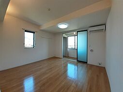 ヤマコウバシ 201 2階ワンルームのリビング/ダイニング