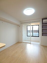 カーサ・ルピナス 102 1階ワンルームのリビング/ダイニング