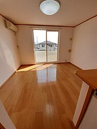 コール・ハピネス　II 201 2階1LDKのリビング/ダイニング