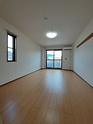 ラルジュ・レオン 201 2階ワンルームのリビング/ダイニング